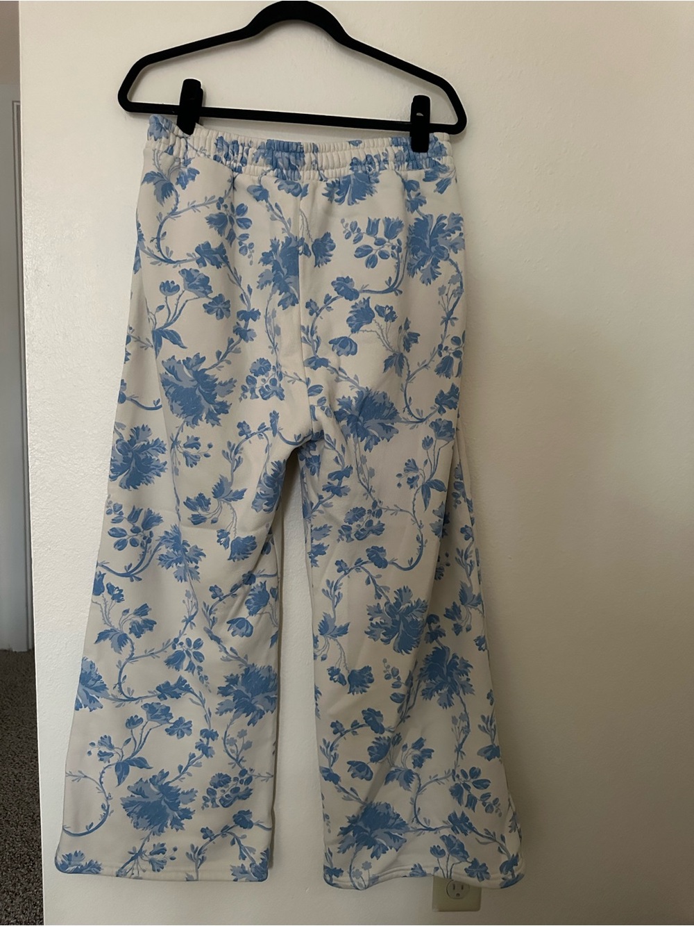 Abercrombie & Fitch Blue Floral Wide-Leg Sweatpants - Picture 2 of 4